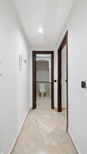 Kingsize bed apartment with pool & smart tv and wifi - image 12