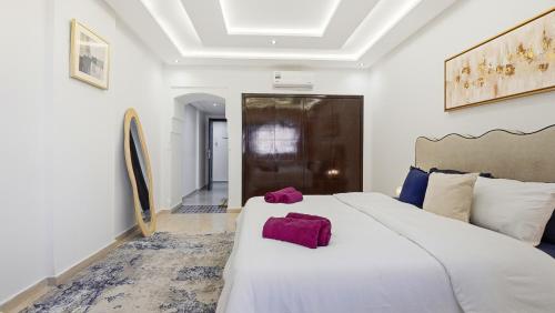 Kingsize bed apartment with pool & smart tv and wifi - main image