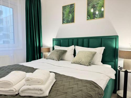 Luxury Apartments near Coresi Mall by GLAM - Parking Option – khách sạn tại Tractorul