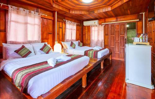 2 queen beds