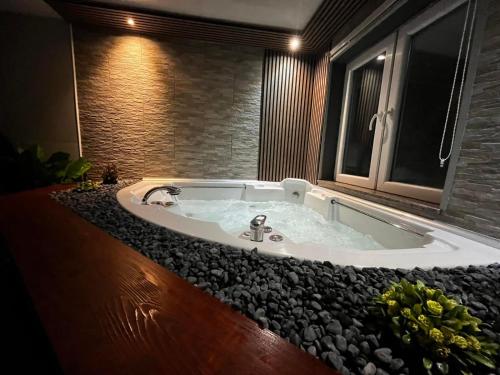 Royal Town- Luxury Jacuzzi Suite in Jajce