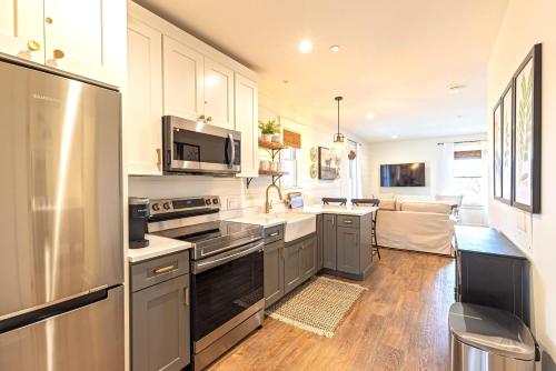 Kildahl House - Boutique Farmhouse Suite #2 in West Dundee (IL)