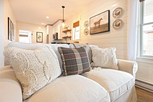 Downtown Luxury Farmhouse Apartment #2 in West Dundee, USA