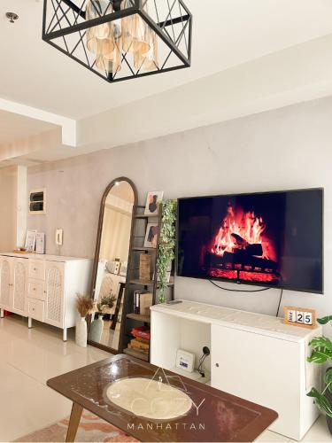 1-Bedroom Unit Manhattan Heights Araneta Cuabo with Balcony in Santolan