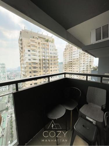 1-Bedroom Unit Manhattan Heights Araneta Cuabo with Balcony in Santolan