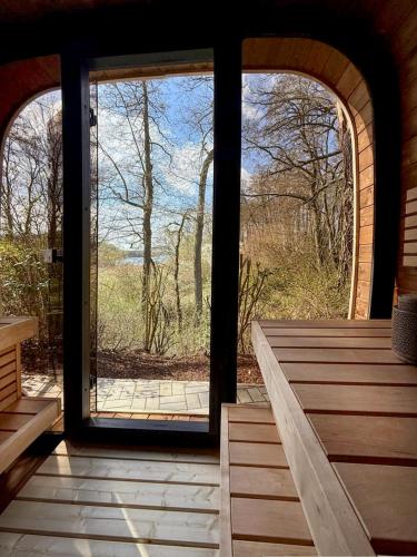 Ferienhaus TRAUM AM SEE mit Sauna und Whirlpool in Zislow