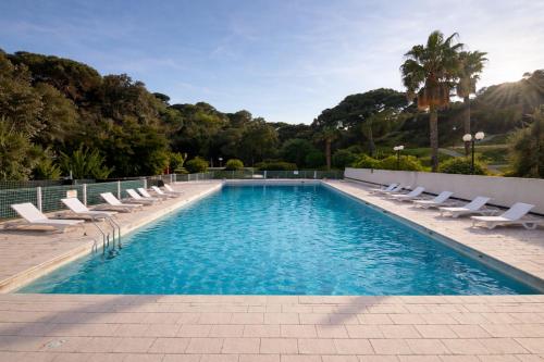 Charmant studio avec piscine in Frejus