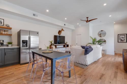 Gorgeous Upscale Home with Pool Garden District - image 2