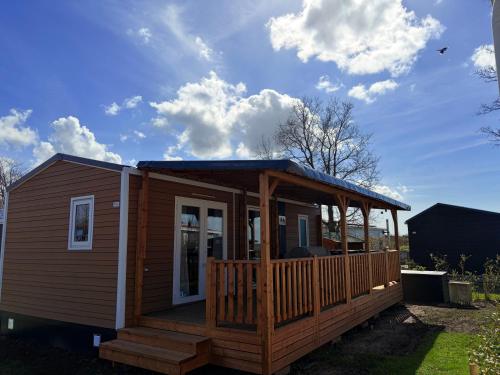 Chalet Meerhuus Lauwersoog – khách sạn tại Lauwersoog