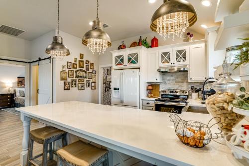 Backyard Bungalow w/ Pool & Country Views in Argyle (TX)