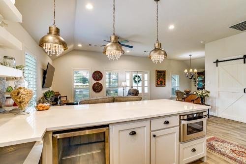 Backyard Bungalow w/ Pool & Country Views in Argyle (TX)