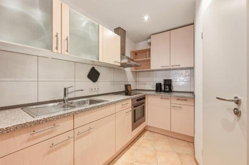 Konyha, DOMEKY Backnang 2,2m Bett, zentral, Glasfaser für Business, Crews, Familien (DOMEKY Backnang 2,2m Bett, zentral, Glasfaser fur Business, Crews, Familien) in Backnang