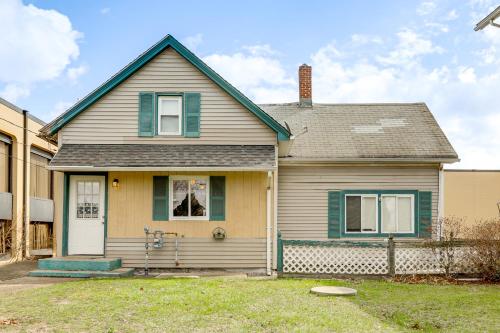Near I-95 & Rhode Island Border! Pet-Friendly Home in 波塔基特 (RI)