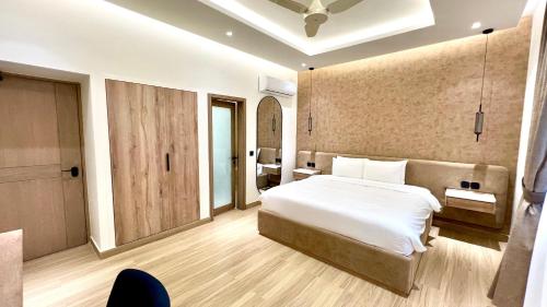 Aurhom By Royal Inn - image 13