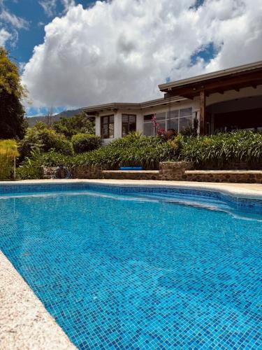 Swimming pool, Escazu Modern Apt with AC & Great Location in San Antonio