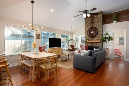 3BR Firepit Katy Home, Amazing Backyard - 3LT – khách sạn tại Tây Houston