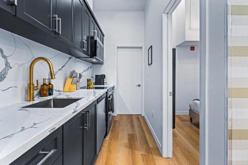 The McCaul by Casa Hotels Downtown Suite Near AGO - image 4