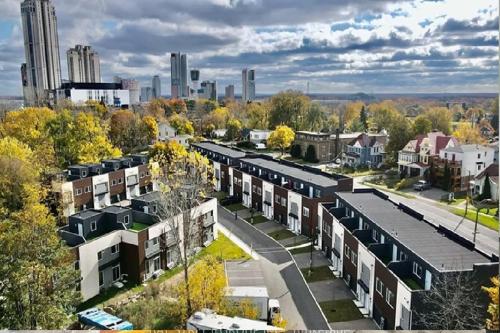 Bentley Commons Fallsview - Luxury 4 Bedroom 4 Bath Townhouse