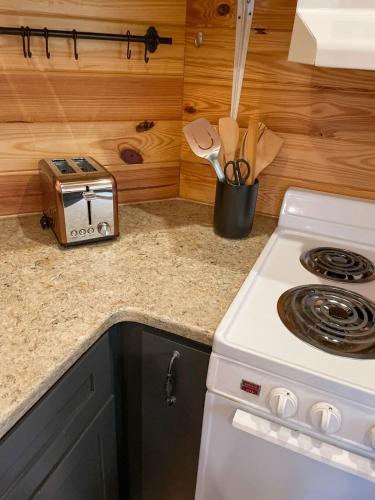 The Self-Care Tiny Cabin in Parsons (TN)