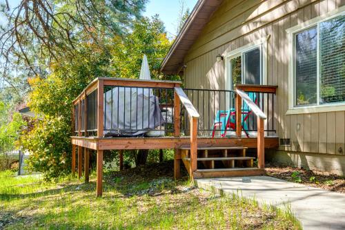 Furnished Deck & Fire Pit: Sherwood Forest Cabin in Tvenharta (CA)