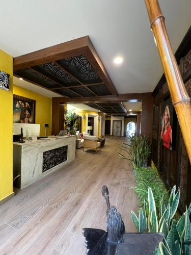 El Encanto Inn & Suites