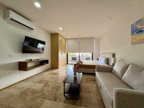 Stylish studio near 5th Avenue with ocean views