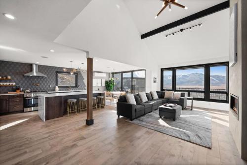 Mountain Retreat with Hot Tub & 10 Min to Ski Resort, Park City