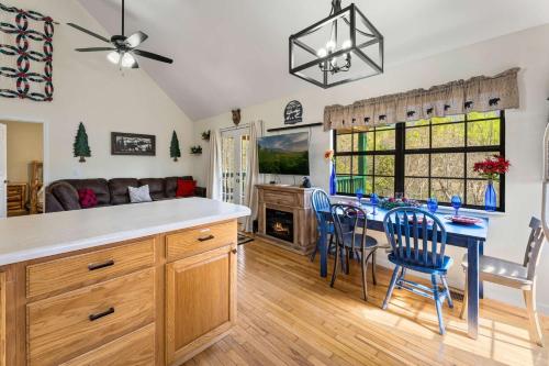 Smoky Ridge Retreat with Hot Tub & Bonfire-Family Friendly - image 8