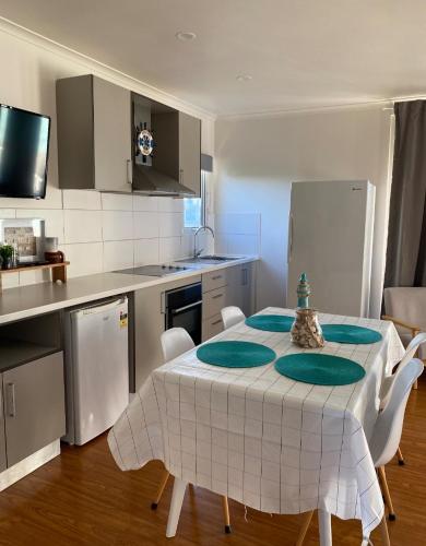 Coronet Bay Beach Cabin in Corinella