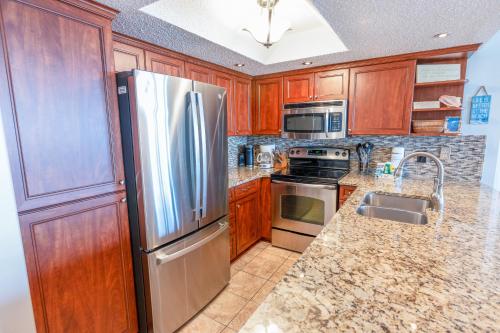 705 S Hampton Comfortable Oceanview Retreat with Private Balcony - image 4