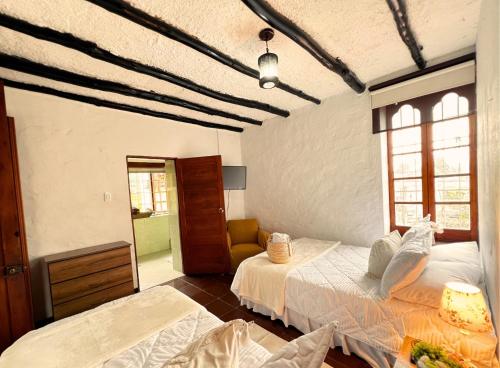 1 double bed, 1 twin bed