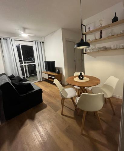 Apartamento com 2 quartos climatizados a poucos minutos de Copacabana – khách sạn tại Santo Cristo