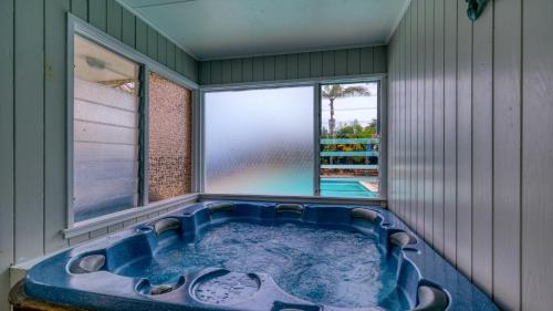 อ่างแช่น้ำร้อน, อะชูเร่ เวย์ฟาเรอร์ โมเต็ล (ASURE Wayfarer Motel) in ไคไทอะ
