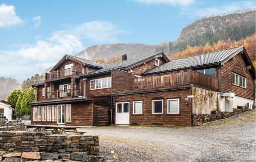 . 10 Bedroom Amazing Home In Ølen