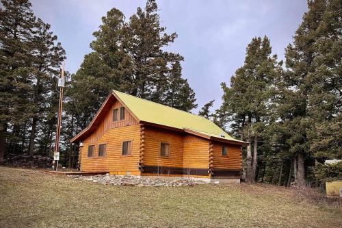 The Cabin at Griffin Falls in East Glacier Park (MT)