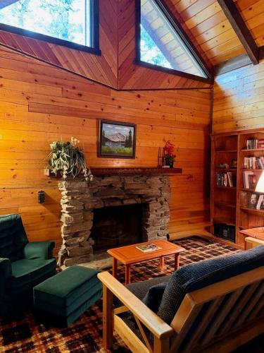 The Cabin at Griffin Falls in East Glacier Park (MT)