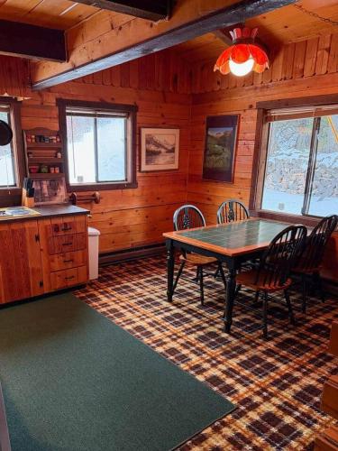 The Cabin at Griffin Falls in East Glacier Park (MT)