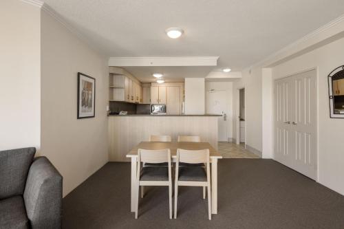 Sun City - Private Apartments Hosted by Coastal Letting Co - image 3