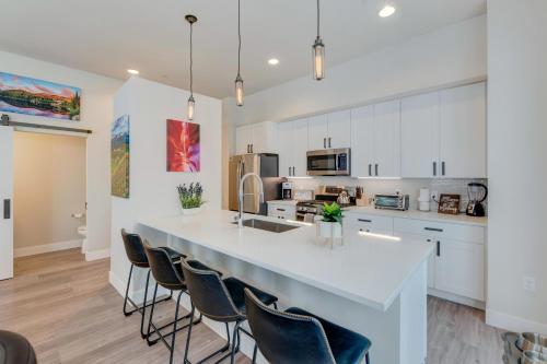 New Luxury Loft #14 With Huge Hot Tub & Great Views - 500 Dollars Of FREE Activities & Equipment Rentals Daily in Winter Park, USA