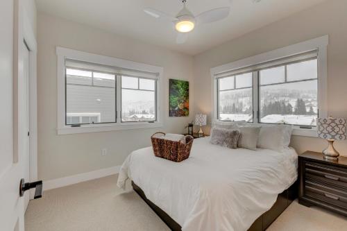 New Luxury Loft #14 Near Resort With Huge Hot Tub & Views -FREE Activities & Equipment Rentals Daily - image 22
