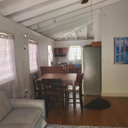 Island Vibes 2 Bedrooms1Bath in Charlotte Amalie West