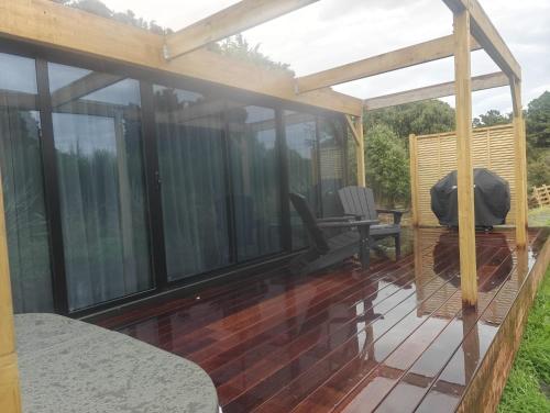 Balkons/terase, Huruhuru Hideaway! Private Cabin in Otatara