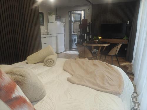 Huruhuru Hideaway! Private Cabin in Otatara