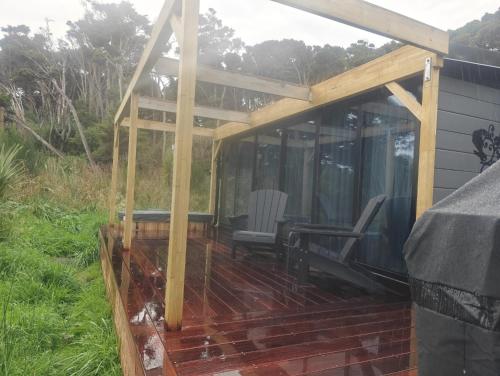 Balkons/terase, Huruhuru Hideaway! Private Cabin in Otatara