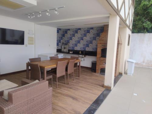 Triplex confortável, com terraço e linda vista mar (Triplex confortavel, com terraco e linda vista mar) in Mata de Sao Joao (Bahia)