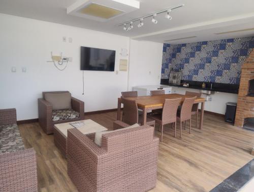 Triplex confortável, com terraço e linda vista mar (Triplex confortavel, com terraco e linda vista mar) in Mata de Sao Joao (Bahia)
