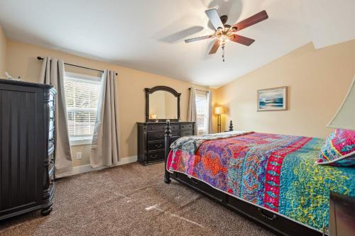 Louisville Retreat with Firepit - Fenced Yard - Grill - Family Friendly - image 5