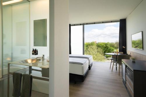 room detail thumbnail 1