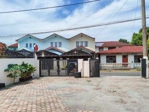 Sissepääs, New Era Family Homestay Binjai Mitra RedDoorz in Binjai