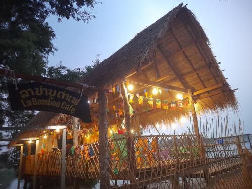 Champasak Backpacker in Ancient City